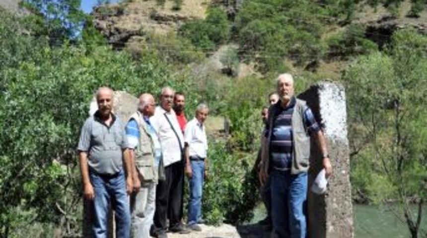 19 Yıldır &Ouml;zlemini &Ccedil;ektiktleri K&ouml;ylerine D&ouml;nmek Istiyorlar