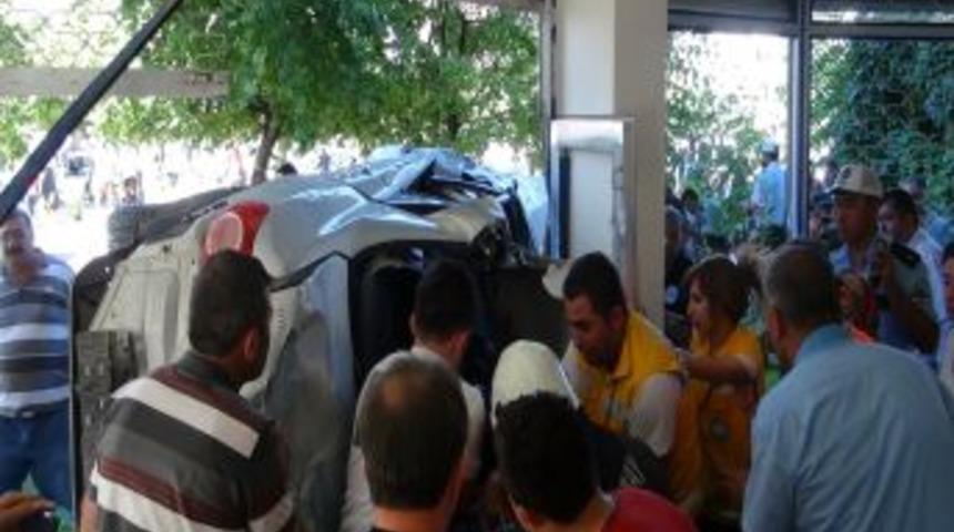 Aksaray&rsquo;da Trafik Kazası: 3 &Ouml;l&uuml;, 2 Ağır Yaralı