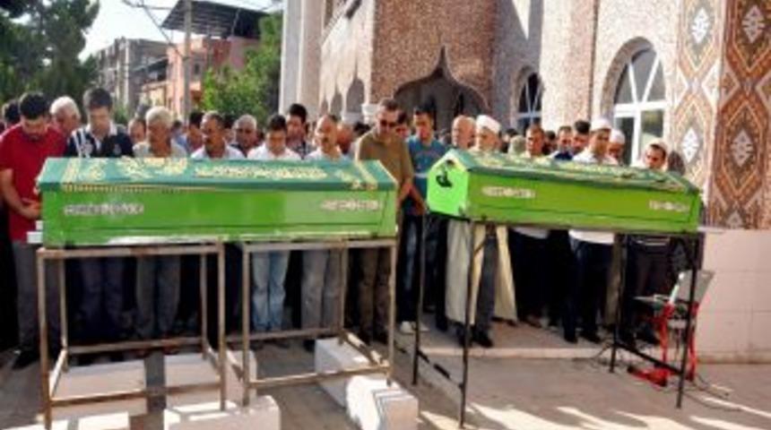 Baba Ve Oğlu Yan Yana Toprağa Verildi