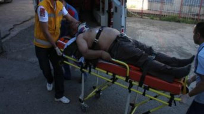 TIR, Kamyonetle &Ccedil;arpıştı, Aynı Aileden 7 Kişi Yaralandı