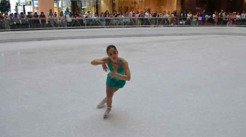 Buzların Prensesi Piazza Avm'de Gösteri Yaptı