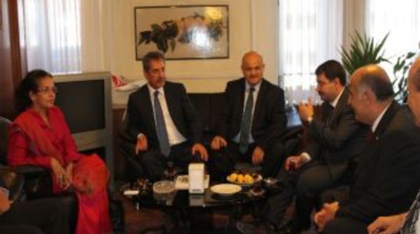 İş Adamı &Ccedil;alık, Top&ccedil;u Ve B&uuml;y&uuml;kel&ccedil;i Wijeratne&rsquo;den Erko&ccedil;&rsquo;a Ziyaret