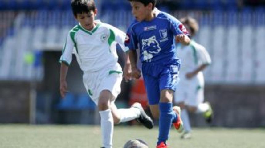 Ankaraspor'un Minikleri, Altyapı Malzeme Sorumlusu Sabri Sarıksız&rsquo;ı Unutmadı