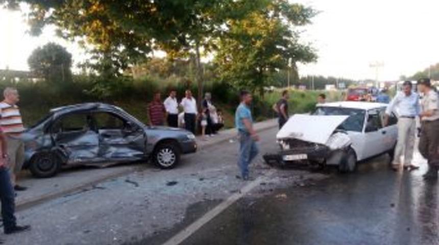 K&ouml;peğe &Ccedil;arpmamak I&ccedil;in Kaza Yaptı: 5 Yaralı