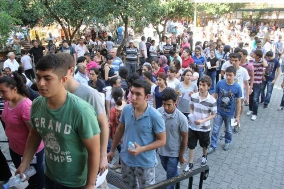 Adana'da LYS izdihamı