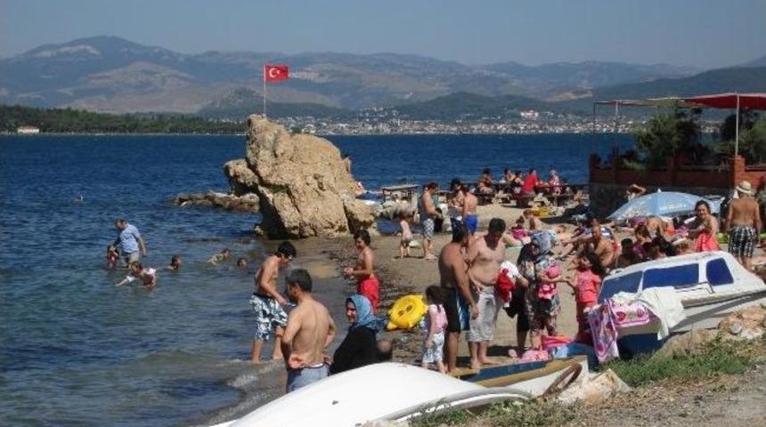 Sıcaklar Arttı Urla Sahilleri Doldu Taştı