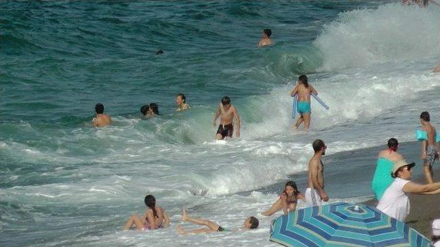 Karadeniz Sahilleri Tatilcilerle Doldu 1