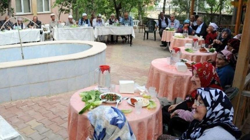 Başkan Fadıloğlu’ndan Huzurevi Sakinlerine Anlamlı Ziyaret