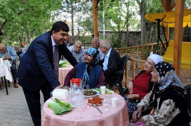 Başkan Fadıloğlu’ndan Huzurevi Sakinlerine Anlamlı Ziyaret