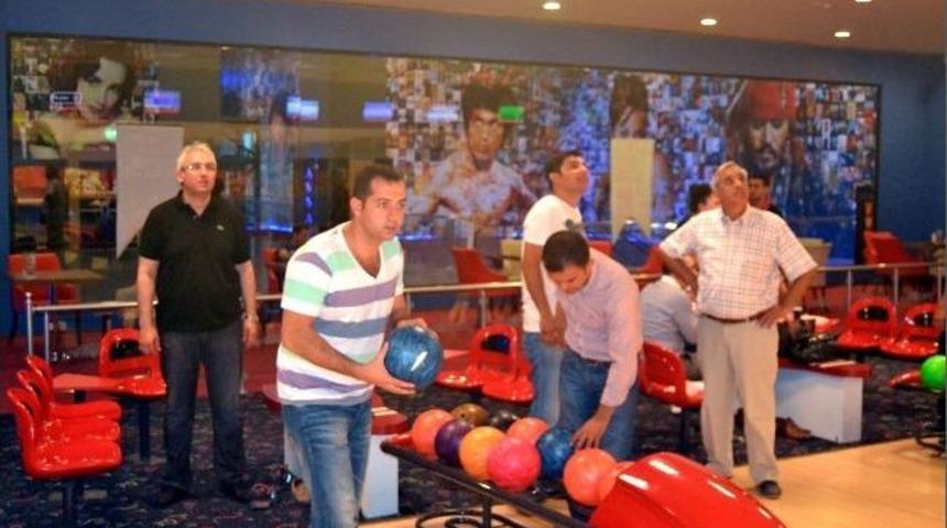 Bayer &Ccedil;alışanları, Eğitime Destek İ&ccedil;in Bowling Oynadı