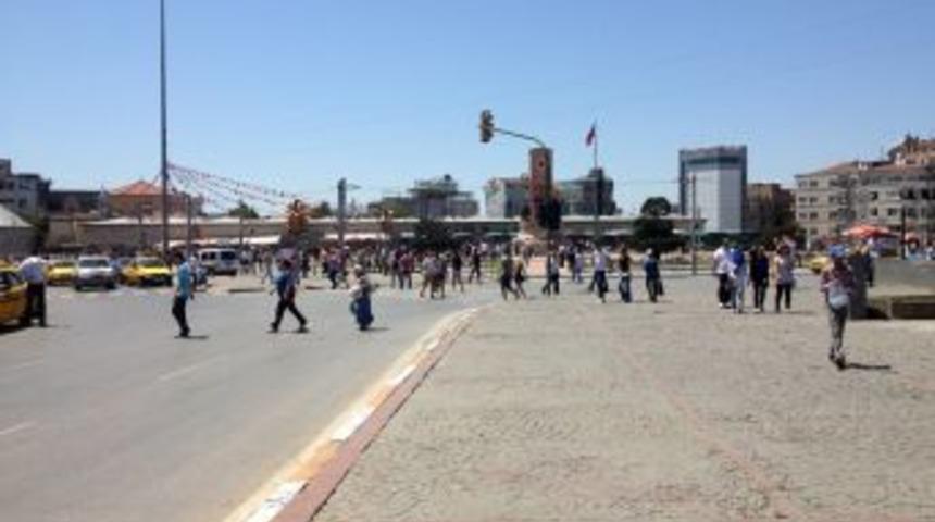 Taksim Güne Sakin Başladı