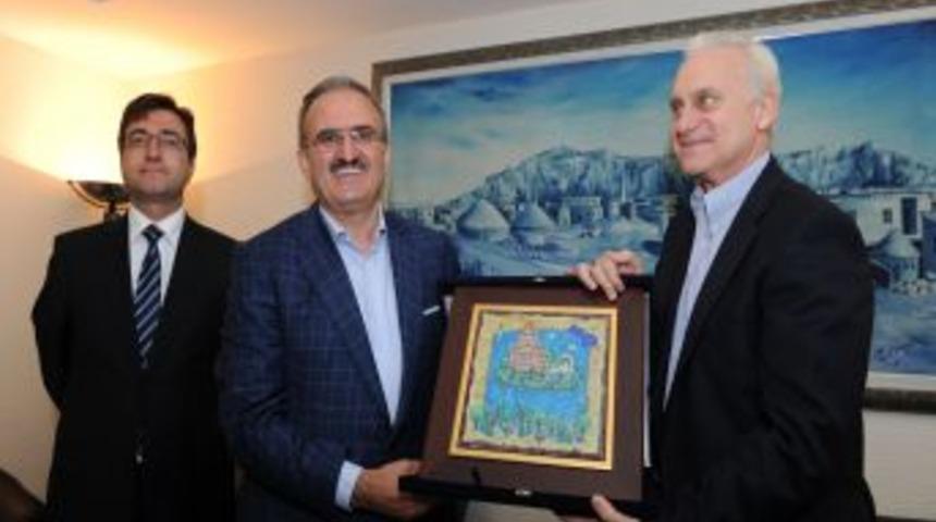 ABD B&uuml;y&uuml;kel&ccedil;isi Ricciardon'u Amerikalılar Doğuya &Ccedil;ağırdı