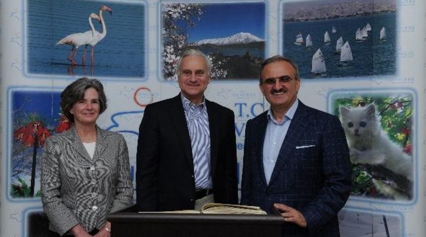 B&uuml;y&uuml;kel&ccedil;i Ricciardone Van&rsquo;da