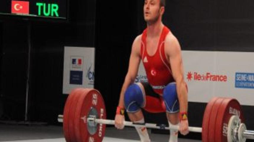 Halter'de Semih Yağcı’dan Gümüş Madalya