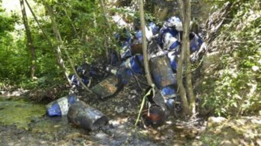 Dere Yatağından 30 adet kimyasal atık varili bulundu