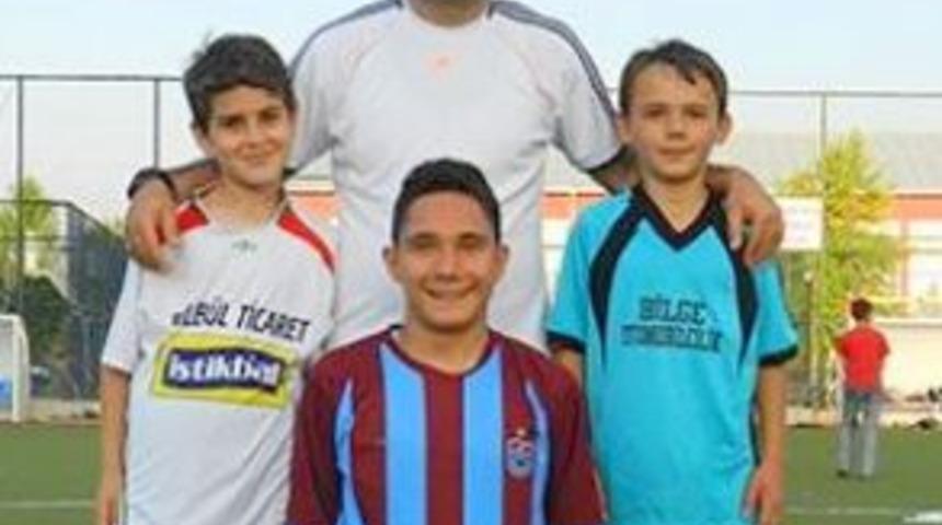 Barcelona futbol okuluna Osmancık'tan 3 sporcu se&ccedil;ildi