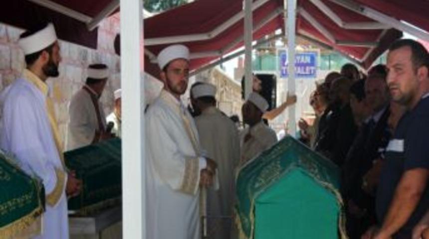 &Ouml;zal&rsquo;ın Yeğeni Son Yolculuğuna Uğurlandı