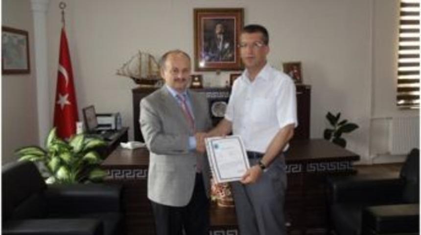 Kaymakamı Orhan&rsquo;dan M&uuml;ft&uuml; Işıldar&rsquo;a Başarı Belgesi