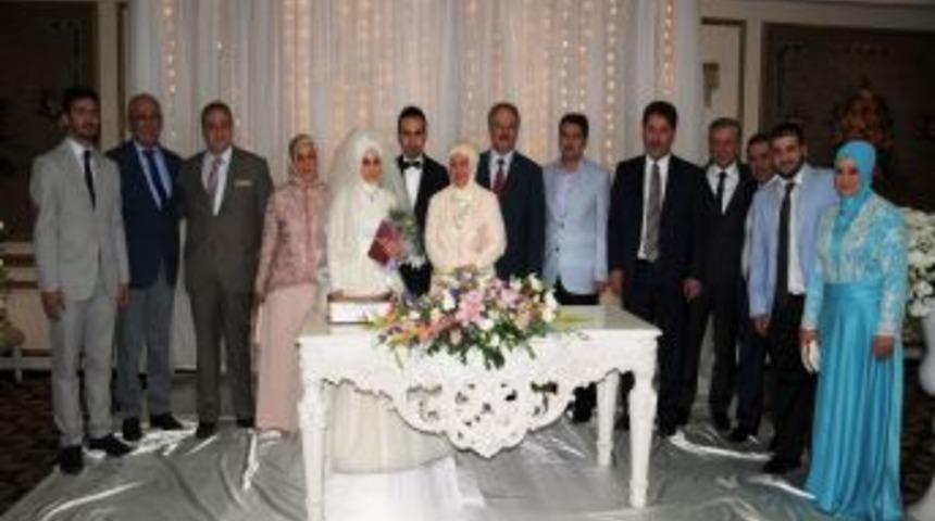 &Ouml;mer İp&ccedil;i'yi Mutlu G&uuml;n&uuml;nde Iş D&uuml;nyası Ve Eğitimciler Yalnız Bırakmadı