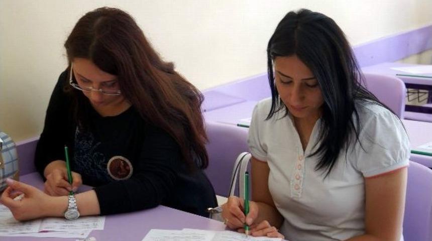 Ak Parti Siyaset Akademisi Kursiyerleri Sınavda Ter D&ouml;kt&uuml;