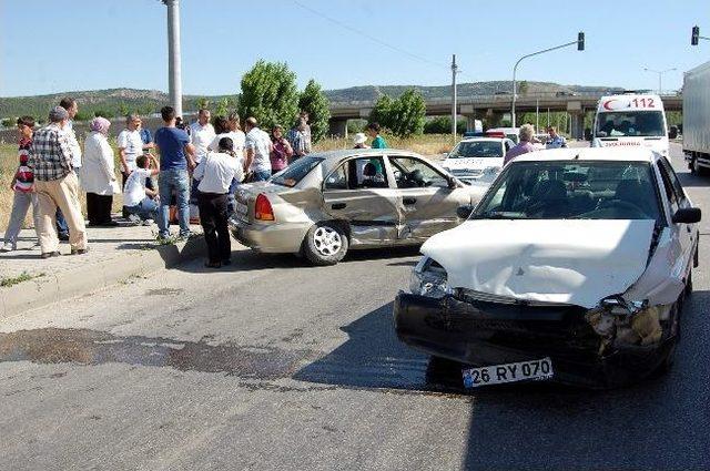 Mezuniyet Yolunda Trafik Kazası: 5 Yaralı