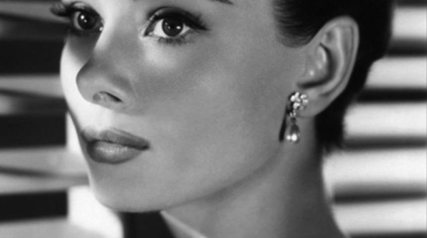 En g&uuml;zel kaşlara sahip &uuml;nl&uuml;ler