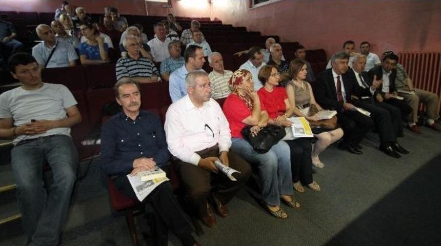 Tığ, Okurlarıyla S&ouml;yleşti, Kitabını İmzaladı