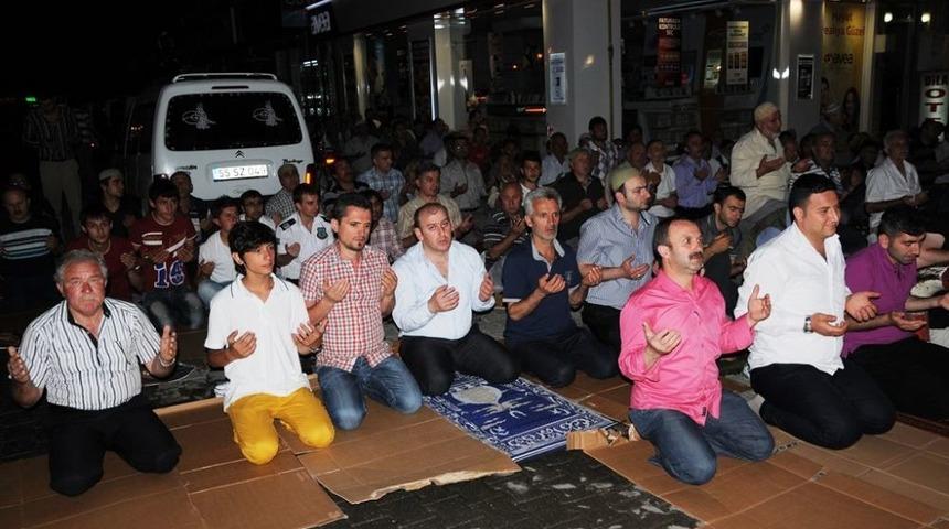 &Uuml;nl&uuml; Hafızlar Samsun'da D&uuml;zenlenen Berat Kandili Programında Buluştu