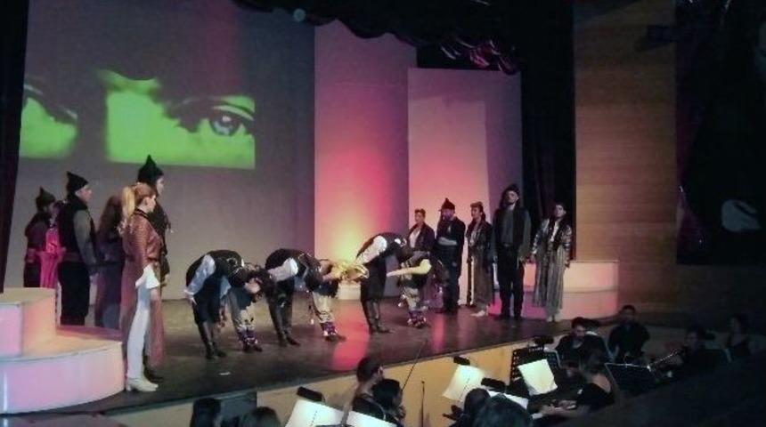 G&uuml;m&uuml;şhane&rsquo;de Seslerle Anadolu Oyunu Sahnelendi