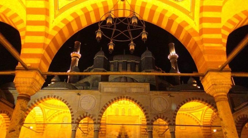 Selimiye'de Eller Semaya A&ccedil;ıldı