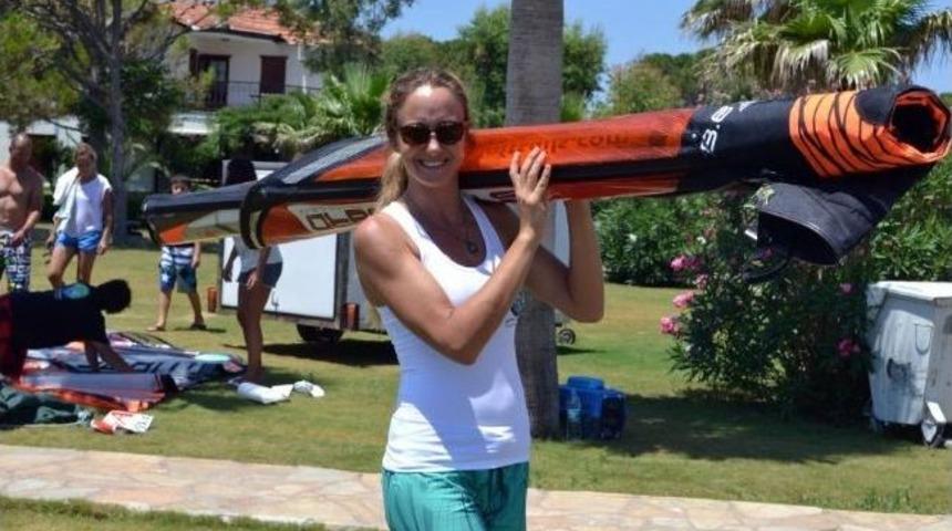 R&uuml;zgarın &Ccedil;ocukları H&uuml;sranla D&ouml;nd&uuml;