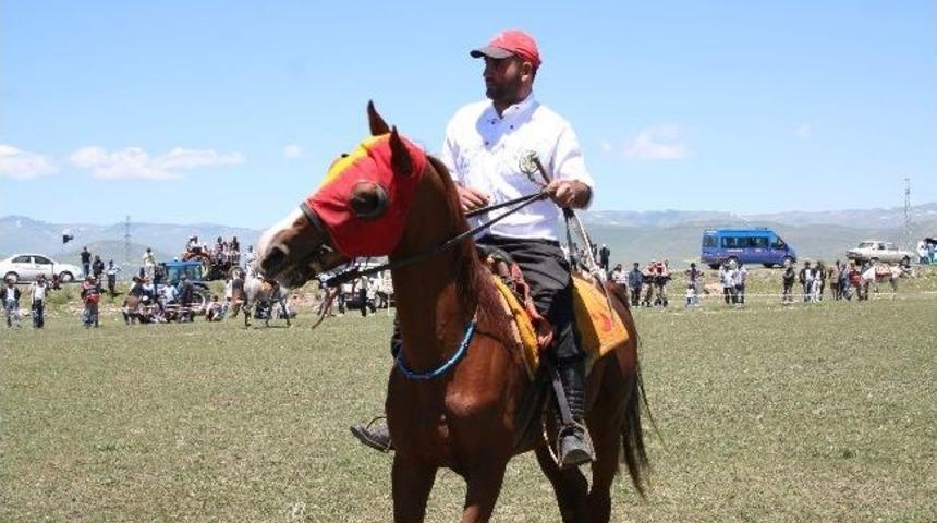 Kars&rsquo;ta Nefes Kesen Cirit G&ouml;sterisi