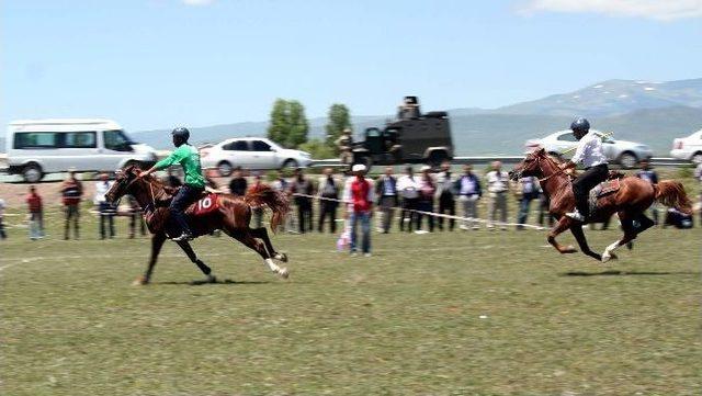 Kars’ta Nefes Kesen Cirit Gösterisi