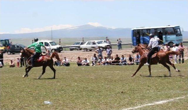 Kars’ta Nefes Kesen Cirit Gösterisi