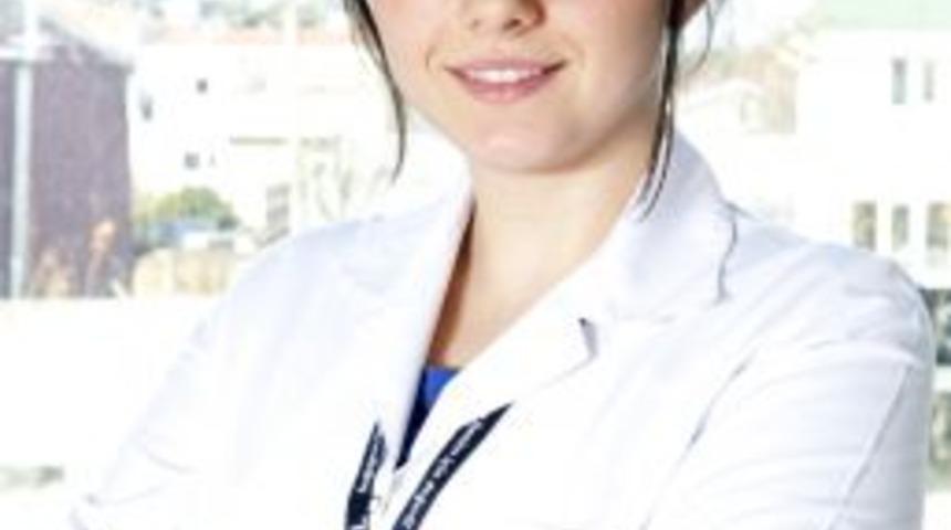 Soğuk I&ccedil;eceklerin Dişleri Sızlatması Diş Hassasiyeti Işareti