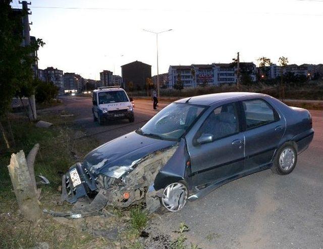 Telefon Direğini Devirdi