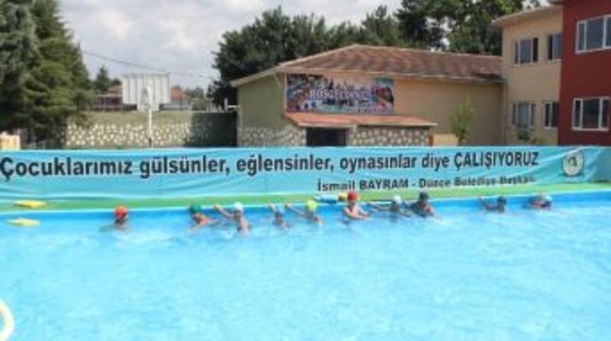 D&uuml;zce Belediyesinin Y&uuml;zme Kursları Başlıyor