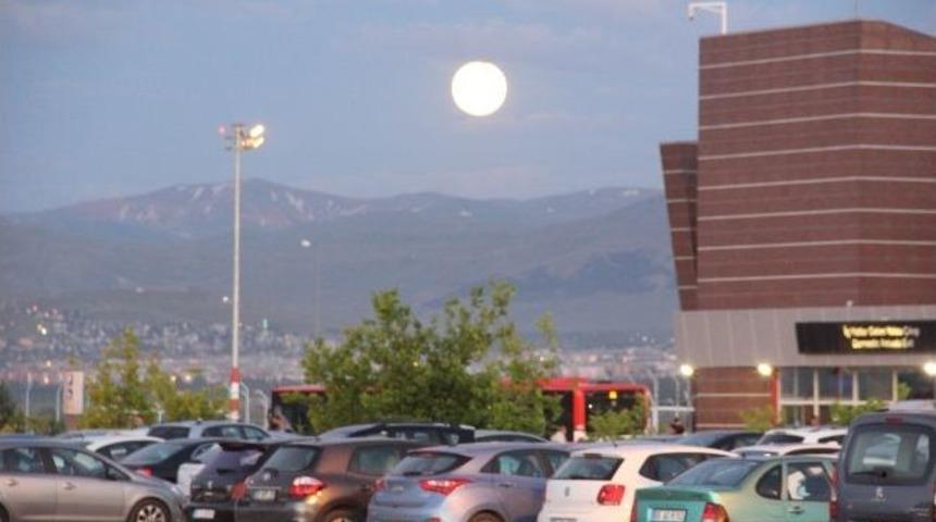 Erzurum&rsquo;da Dolunaylı Gece