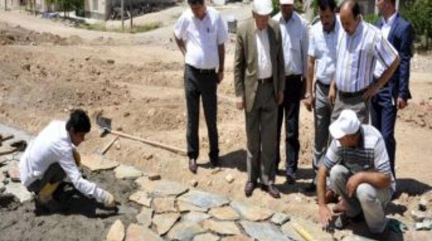 G&uuml;neş Enerjisi Ile Aydınlanacak Park Yapılıyor