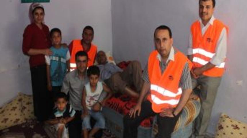 Kimse Yok Mu&rsquo;yu Karşılarında G&ouml;ren Fakir Aileler G&ouml;zyaşlarına Hakim Olamadı