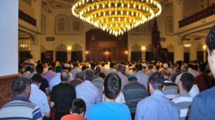 Aydın&rsquo;da Kandil Gecesi Camiler Doldu Taştı