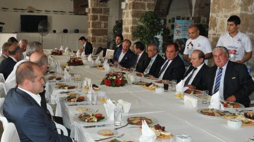 Vali &Ouml;zt&uuml;rk Fıfa U20 D&uuml;nya Kupası Yemeğine Katıldı