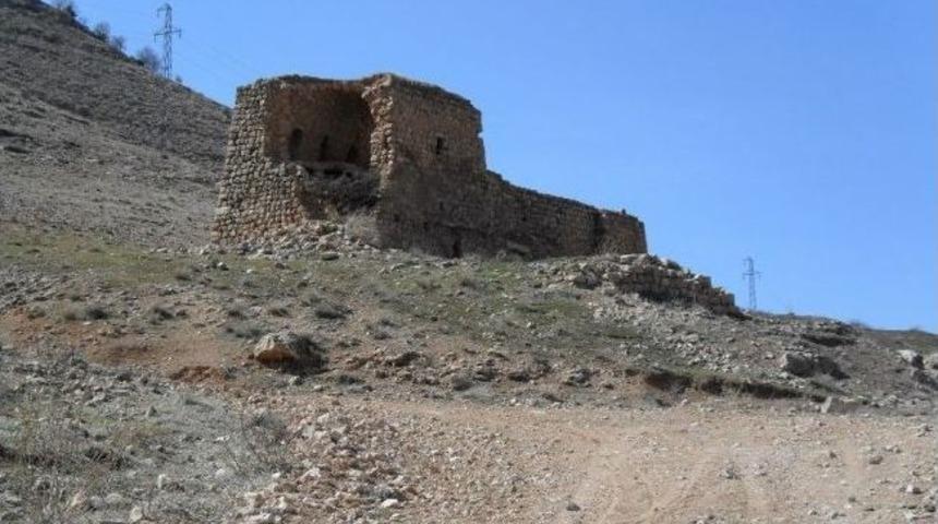 Gerc&uuml;ş&rsquo;teki Tarihi Han Bakımsızlıktan D&ouml;k&uuml;l&uuml;yor