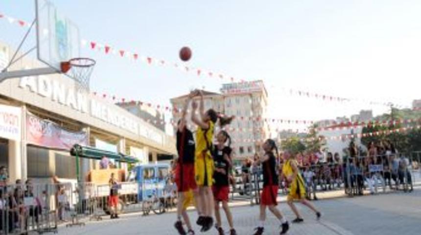 TATLITOP&rsquo;un Devleri Sahnede