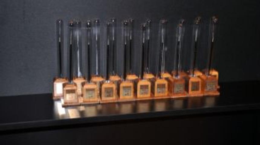 Okuyamadığı Kuran&rsquo;ı Kerim&rsquo;i Tuvale Yazdı