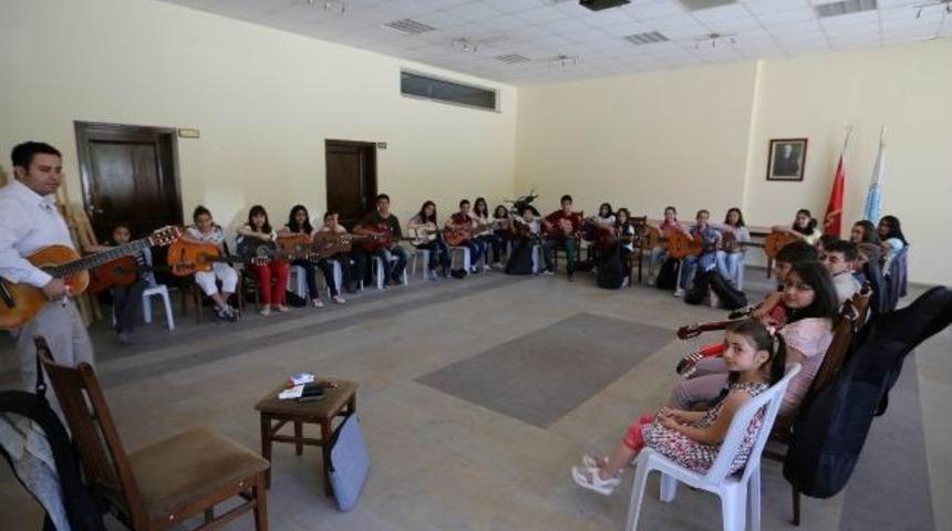 &Ccedil;ocuklar Ve Gen&ccedil;ler İ&ccedil;in M&uuml;zik Kursu