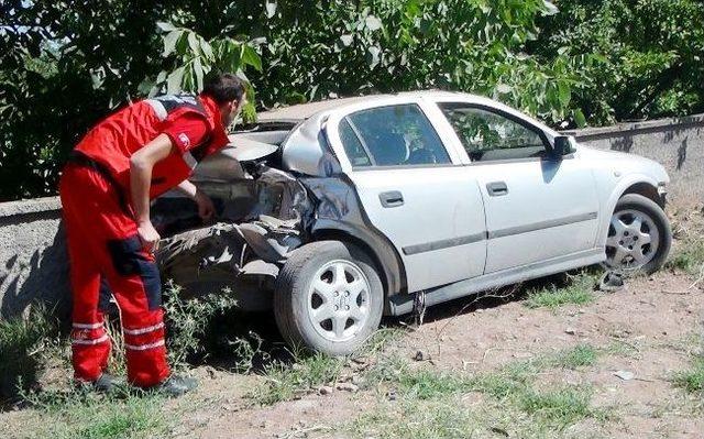 Freni Patlayan Su Tankeri İki Otomobile Çarptı: 6 Yaralı