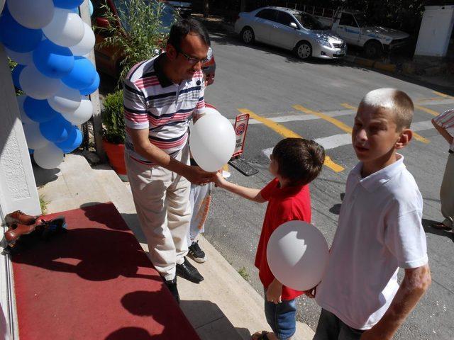 Çocuklar Kur’an Kursunda Balonlarla Karşılandı