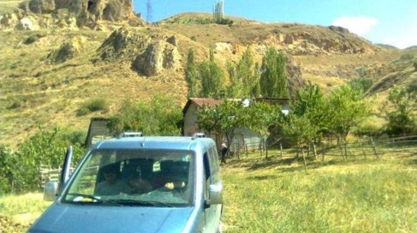 Pazaryolu&rsquo;nun Sembol&uuml; Deliktaş Mağarası Yola Gitmesin