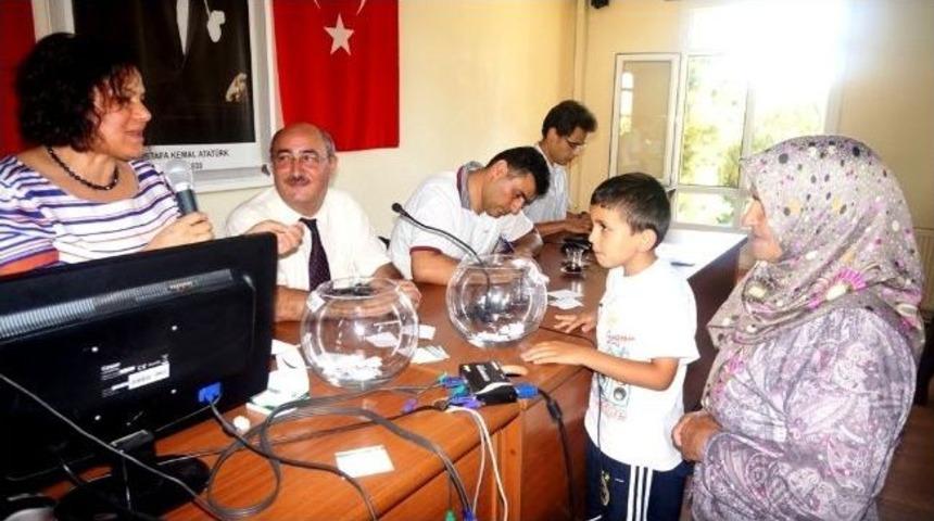 Sarıg&ouml;l&rsquo;de Toki Konutlarının Kurası &Ccedil;ekildi